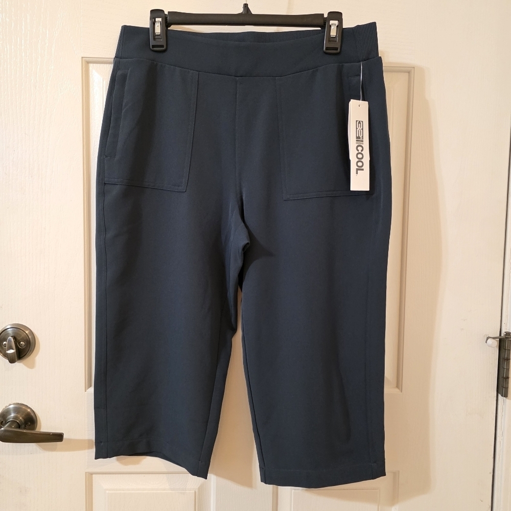 32 Degrees Women's Navy Collegiate blue. Bermuda Shorts